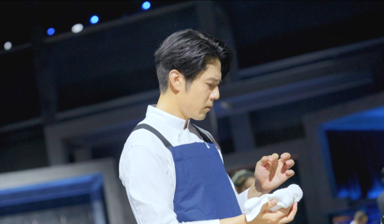 《星廚之戰》難度升級主廚苦喊：超傻眼　胡宇威「濺血」急向場邊求助