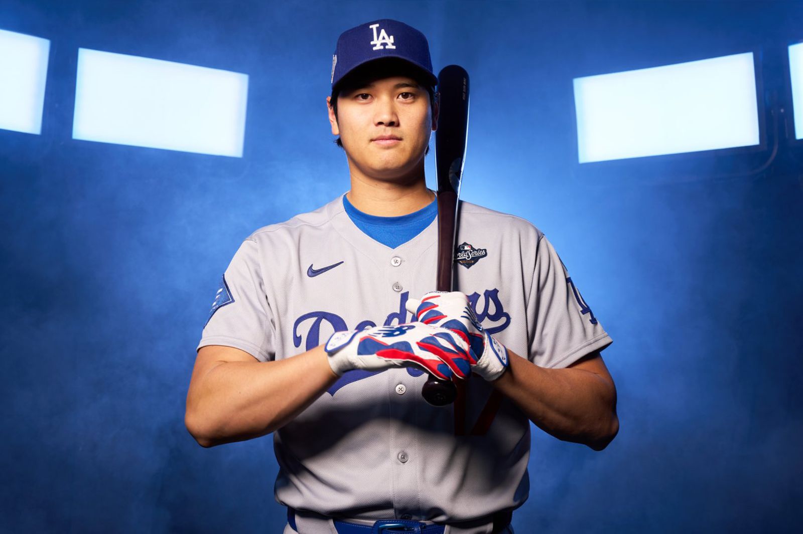 擠爆了!大谷翔平賽前受訪超混亂 記者摔下高台也要搶畫面