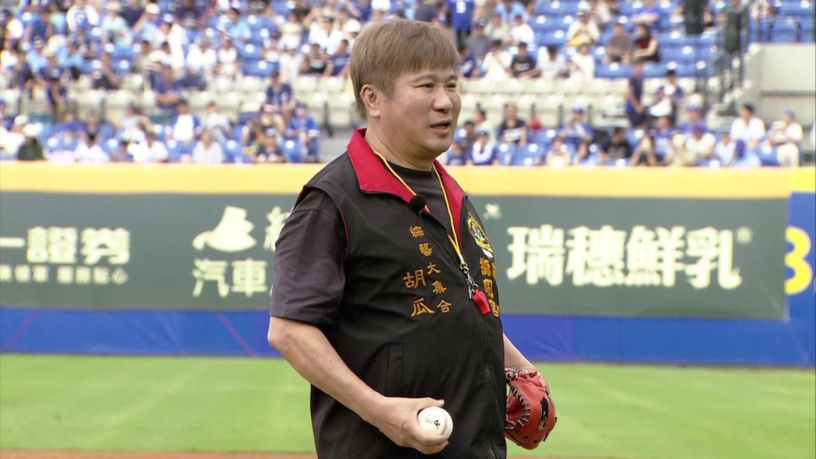 胡瓜擔任開球嘉賓。民視提供