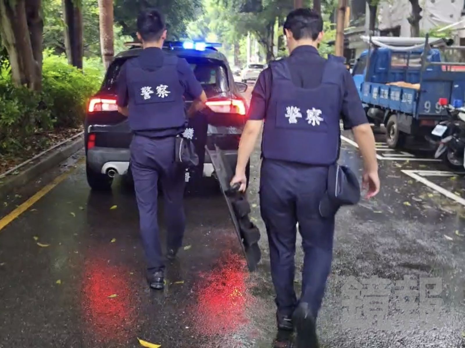 快打部隊全副武裝到場,最終仍釀成1死命案。翻攝畫面
