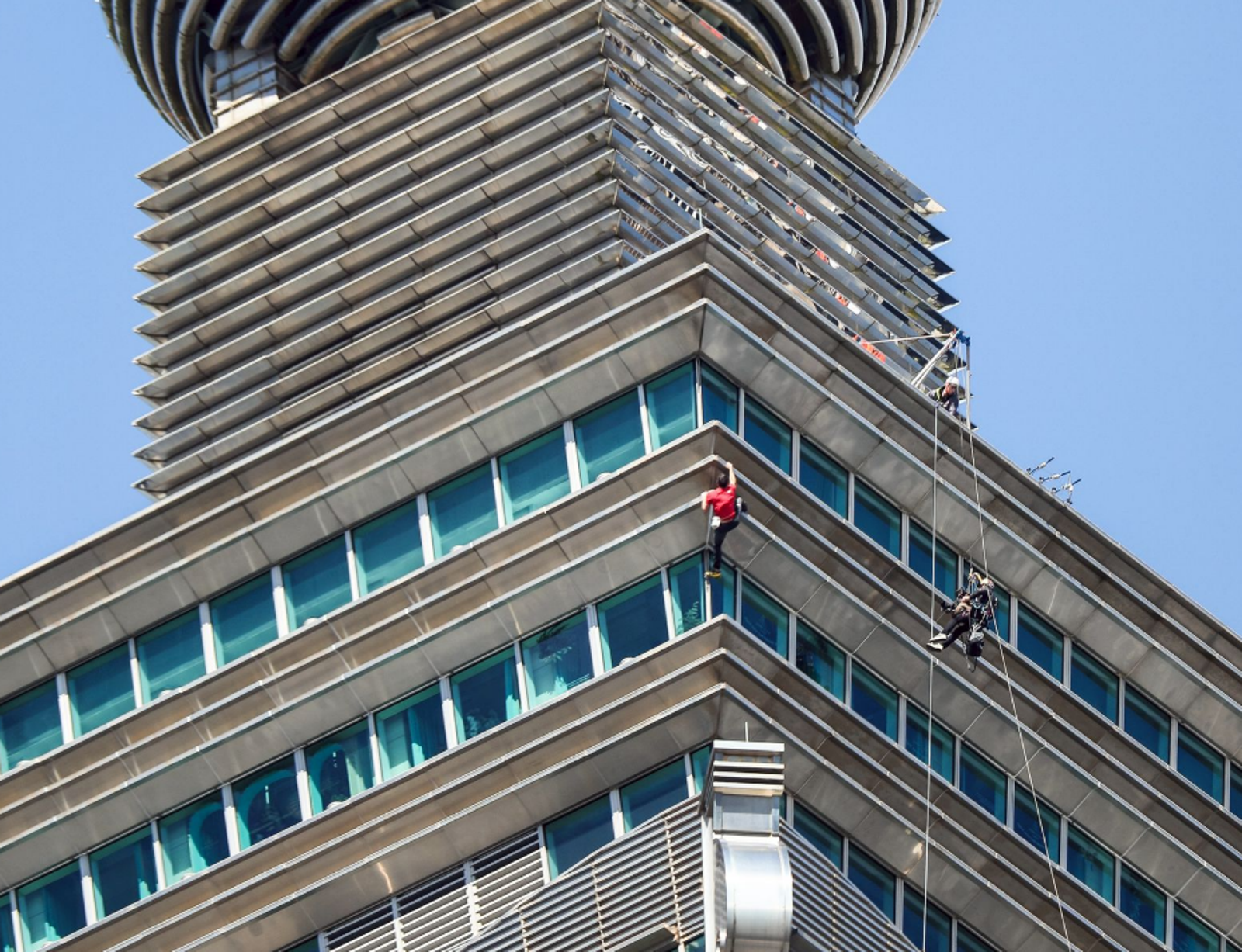 霍諾德「游刃有餘」火速登頂101震驚世界！她看完驚呼：向幕後超能力職人致敬