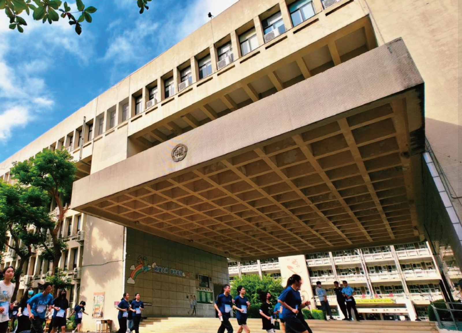 萬人連署10點上課會成功？網全搖頭…一線教師也嘆「這體制」：毫無意義