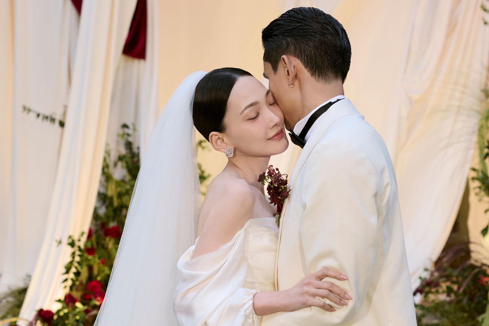 恭喜！林映唯升格人妻　超狂誓詞曝光：老公是「無上限ATM、專屬AI」隨時待命