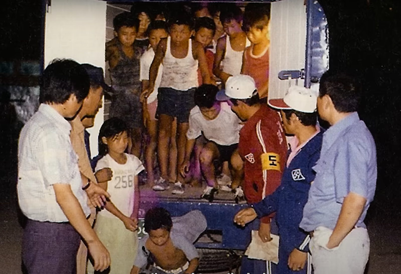 釜山兄弟之家強行收容迷路孩童級貧民。翻攝YT@NetflixKorea