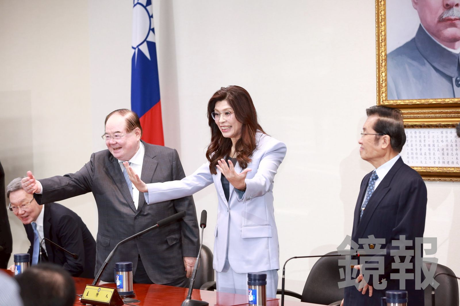 洪耀南專欄：鄭麗文從「不表」到「躺平」的政治自殺