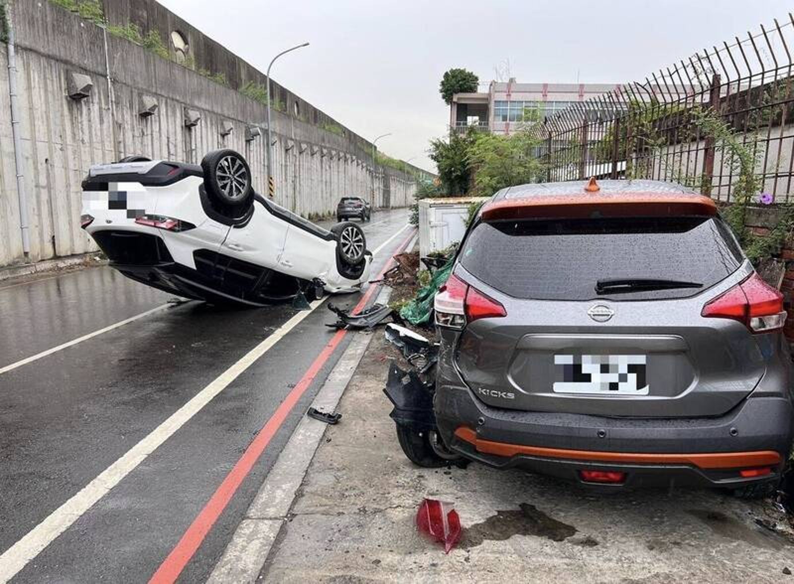 毒駕失控翻車!男駕駛吸「喪屍煙彈」心虛逃逸 警方追查當場露餡