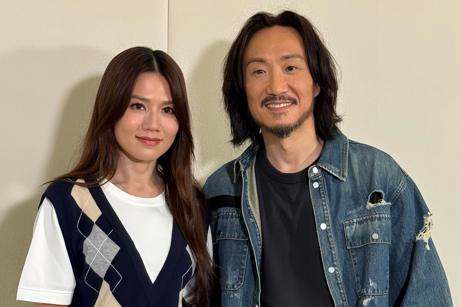 周秀娜在《阿龍》中飾演泰國華僑,有泰語台詞都得錄音苦背,與鄭中基也有感情線發展。華映娛樂提供