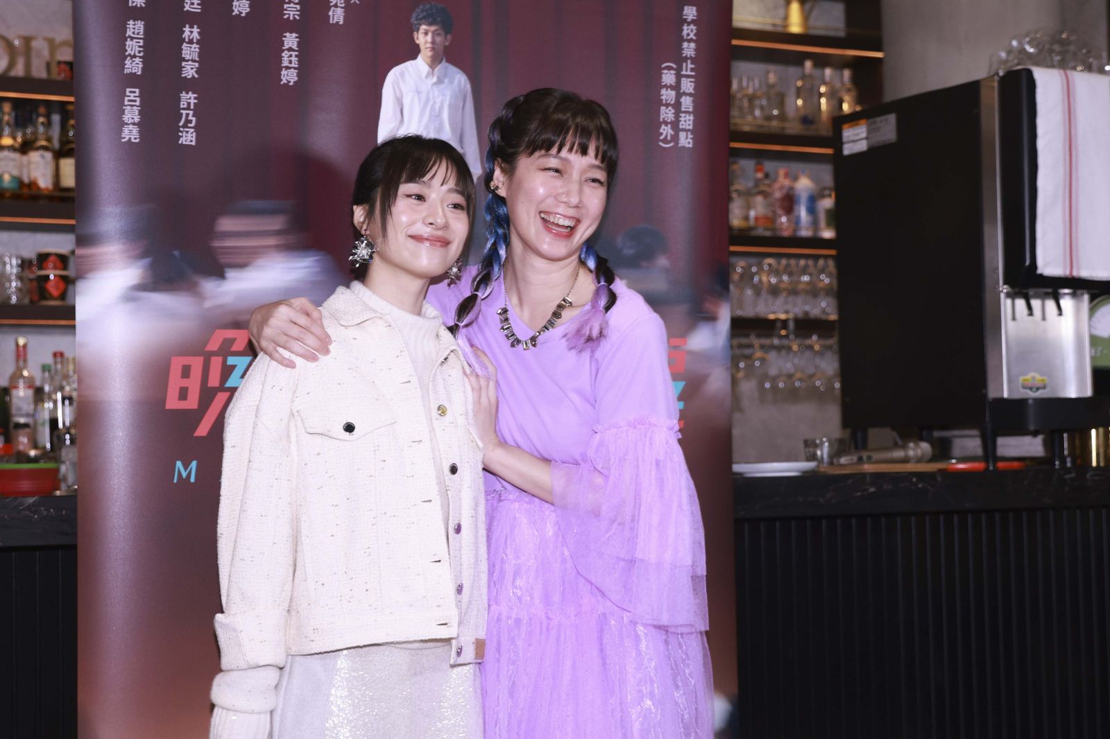 「搞笑女脫星」又脫了　自薦低胸、短裙裸露服裝！招認全為「出賣肉體」