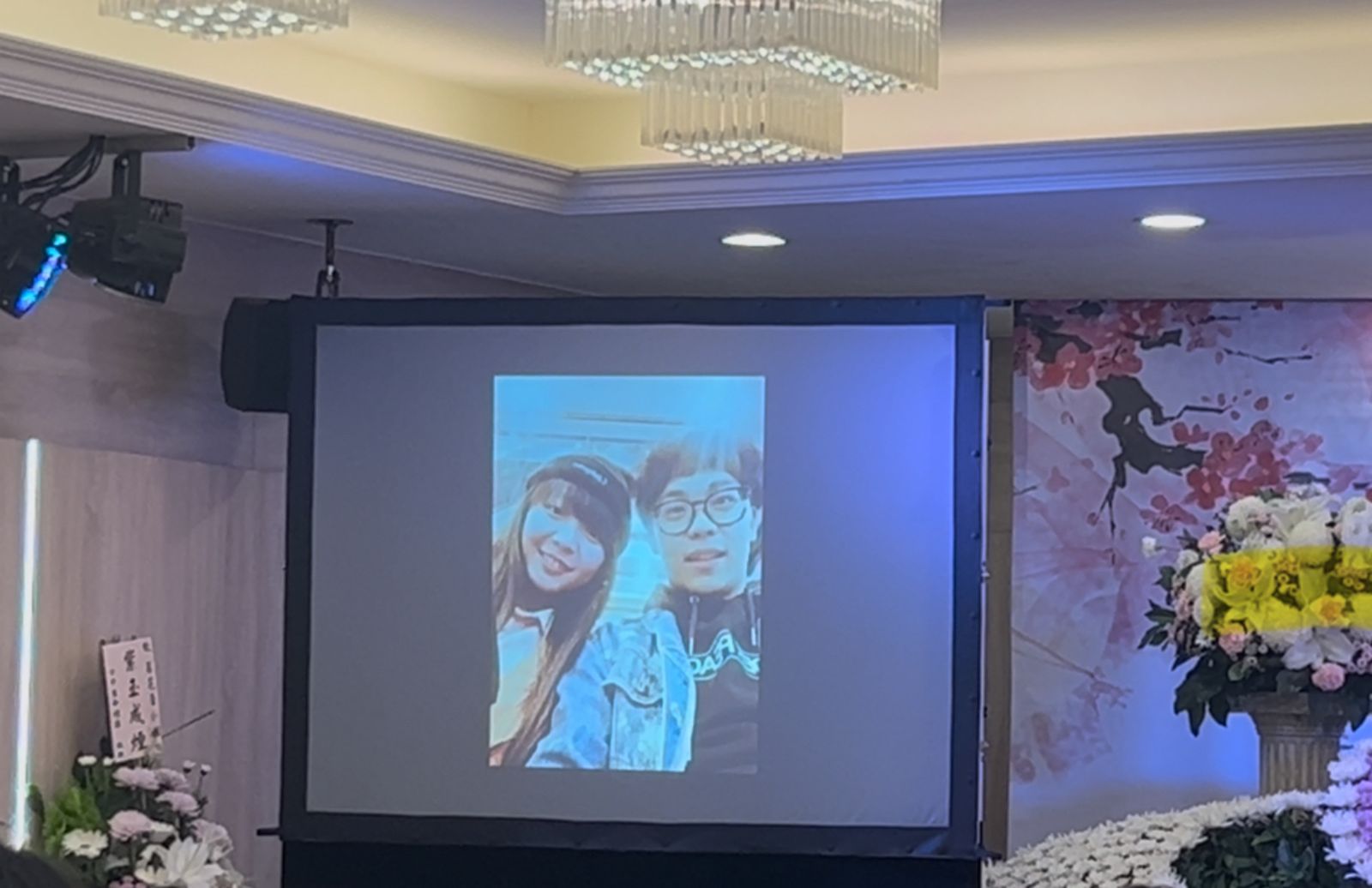 博恩、呱吉現身天殘告別式！追憶影片「1畫面」證實和賀瓏戀情