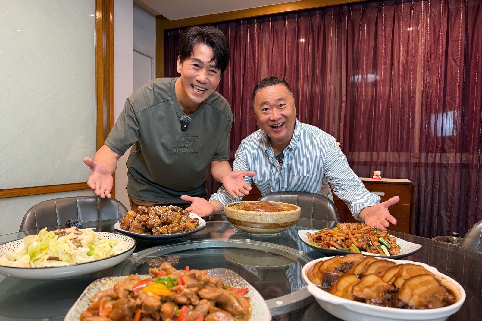 邰智源（右）受邀上羅時豐的節目。《大牛比較攬》 提供