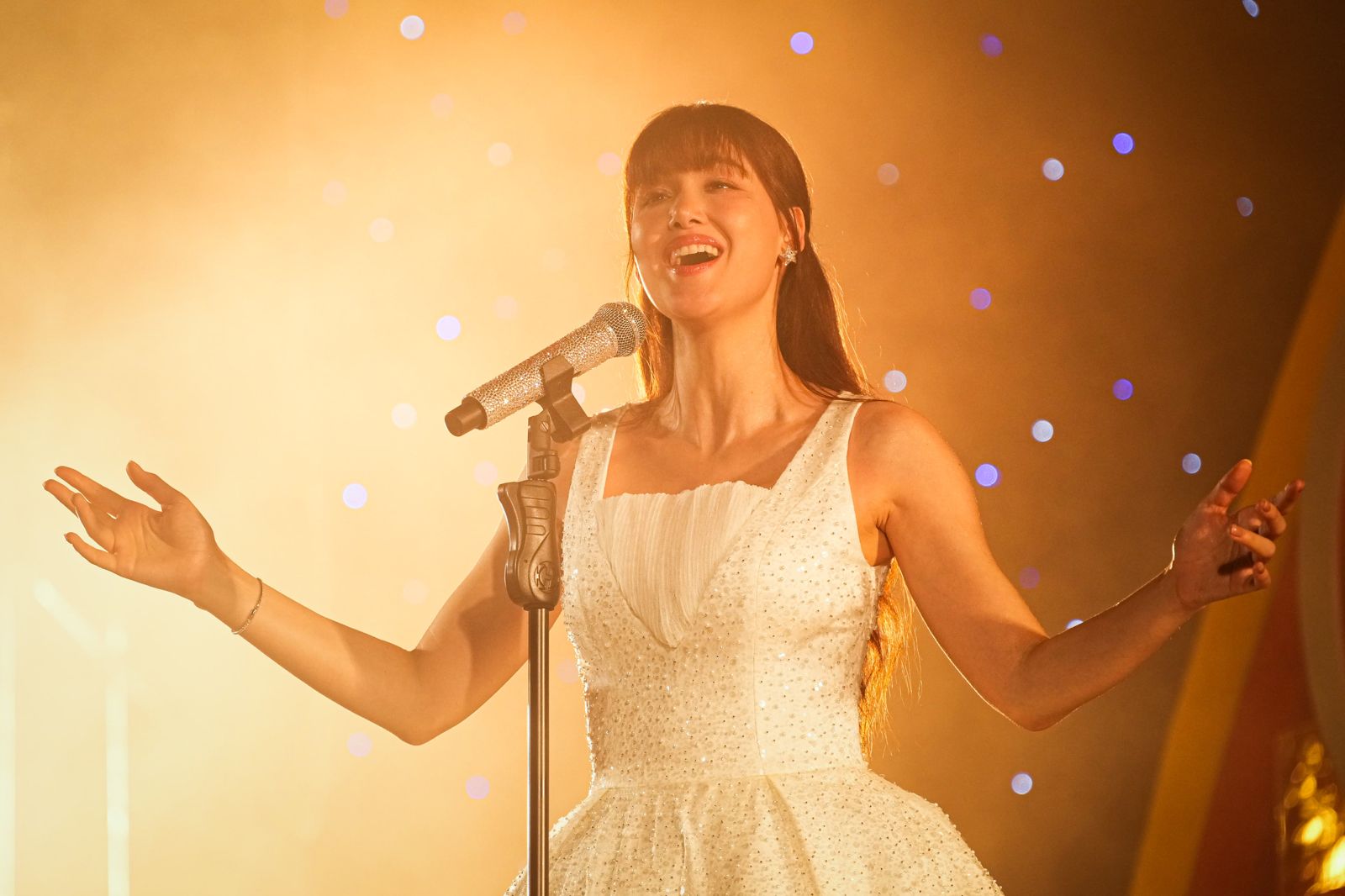 德泰混血女神拒穿矽膠假肉　1個月「暴肥10公斤」變成「母牛」　