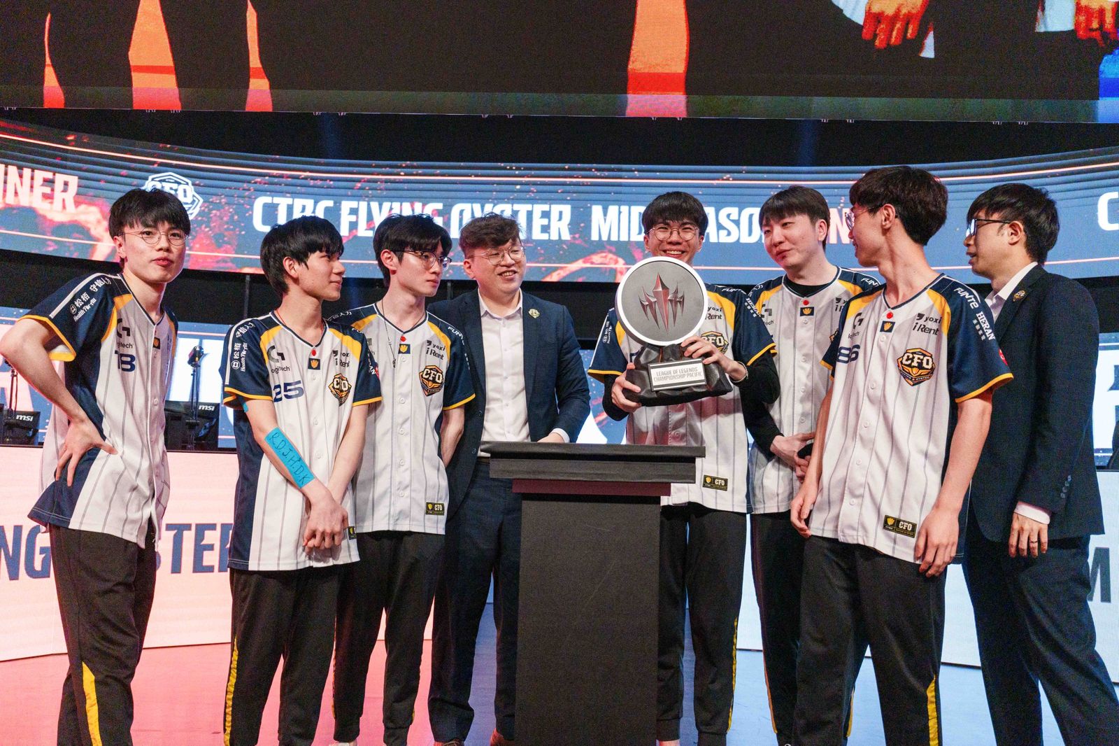 中信飛牡蠣電競隊十連勝　勇奪LCP期中賽冠軍