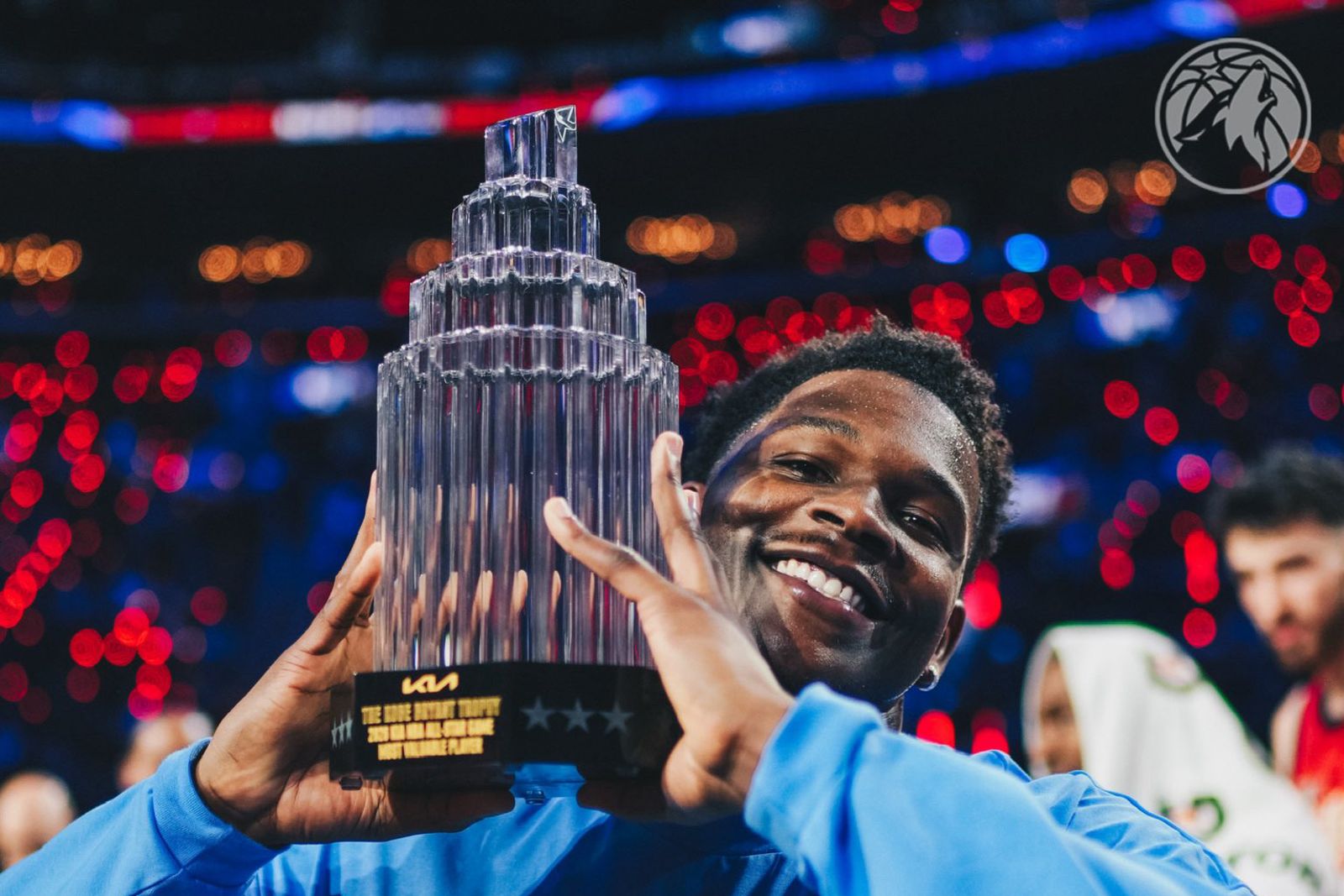 「蟻人」Anthony Edwards抱走生涯首座明星賽MVP。圖/翻攝自X@Timberwolves