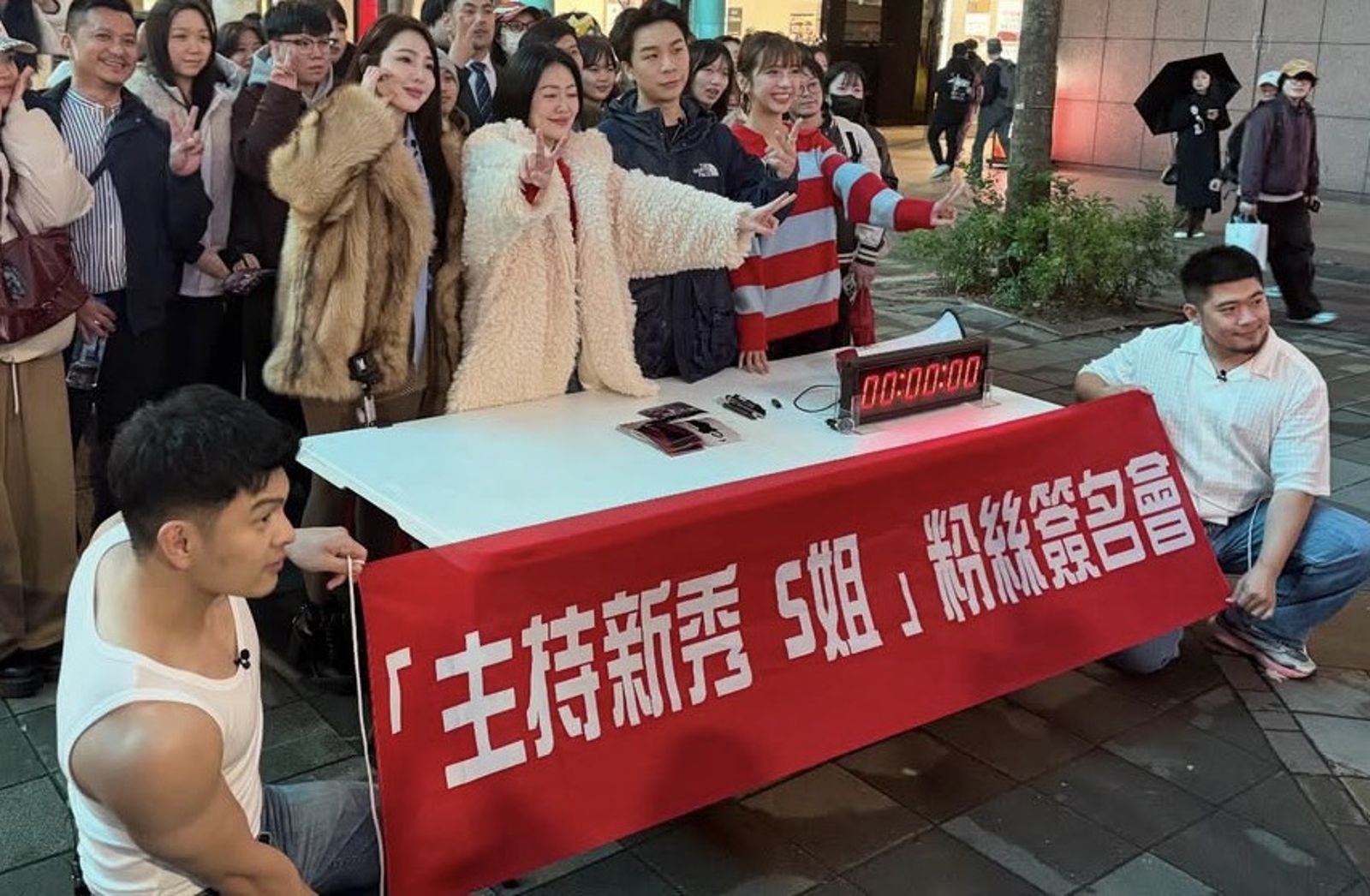 小S真的回來了！無預警快閃信義區開簽名會　粉絲「1句話」她秒眼眶泛淚