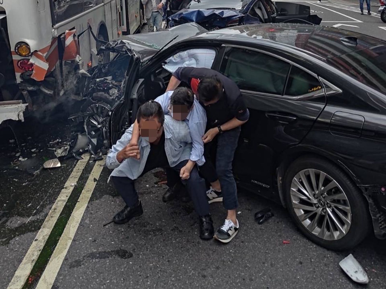 78歲無照翁起底是「鋼材貿易董座」零煞車釀8傷　清醒後第一時間關心車況