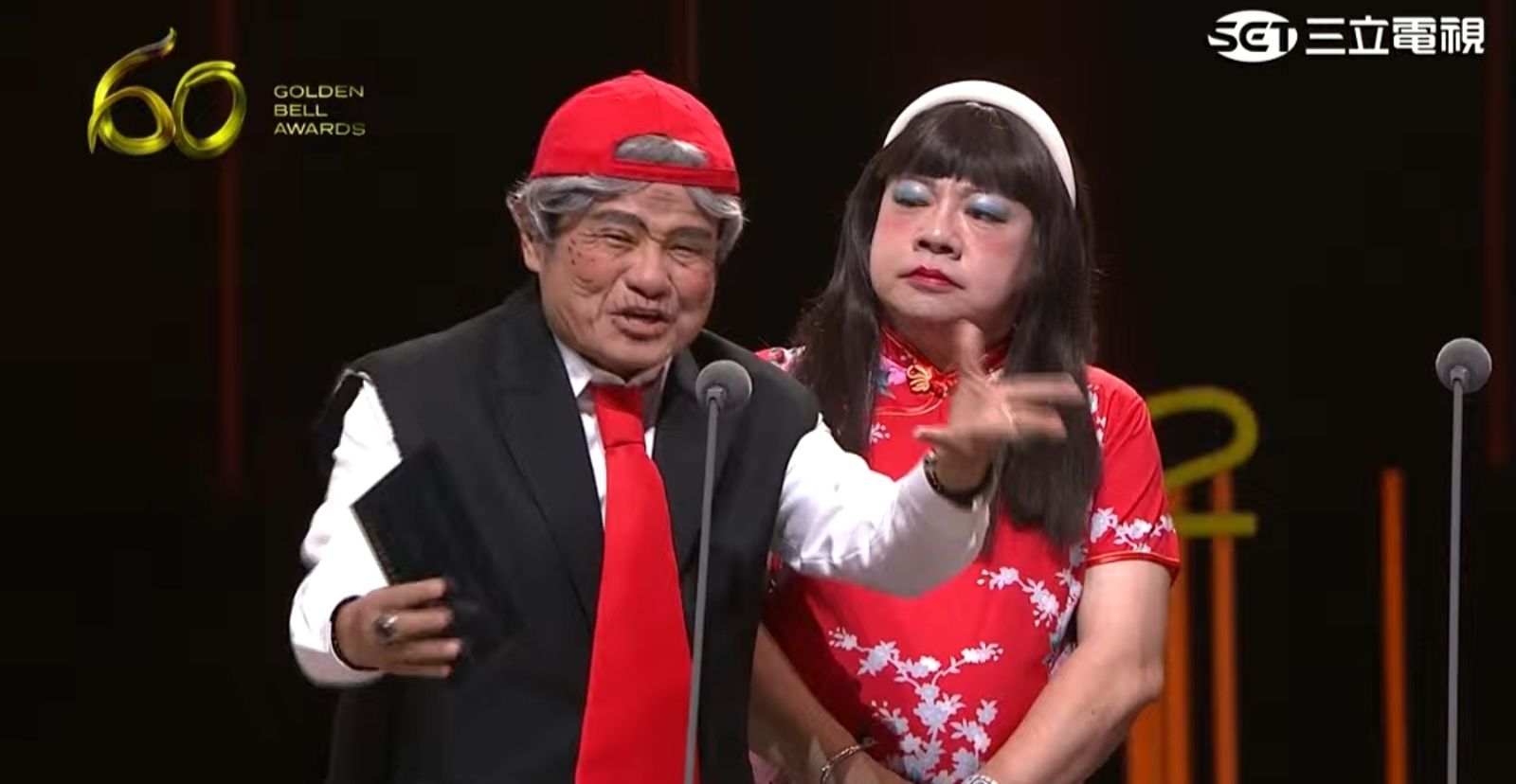 福州伯(左)、董月花17日擔任金鐘典禮第一組頒獎嘉賓。翻攝三立電視直播