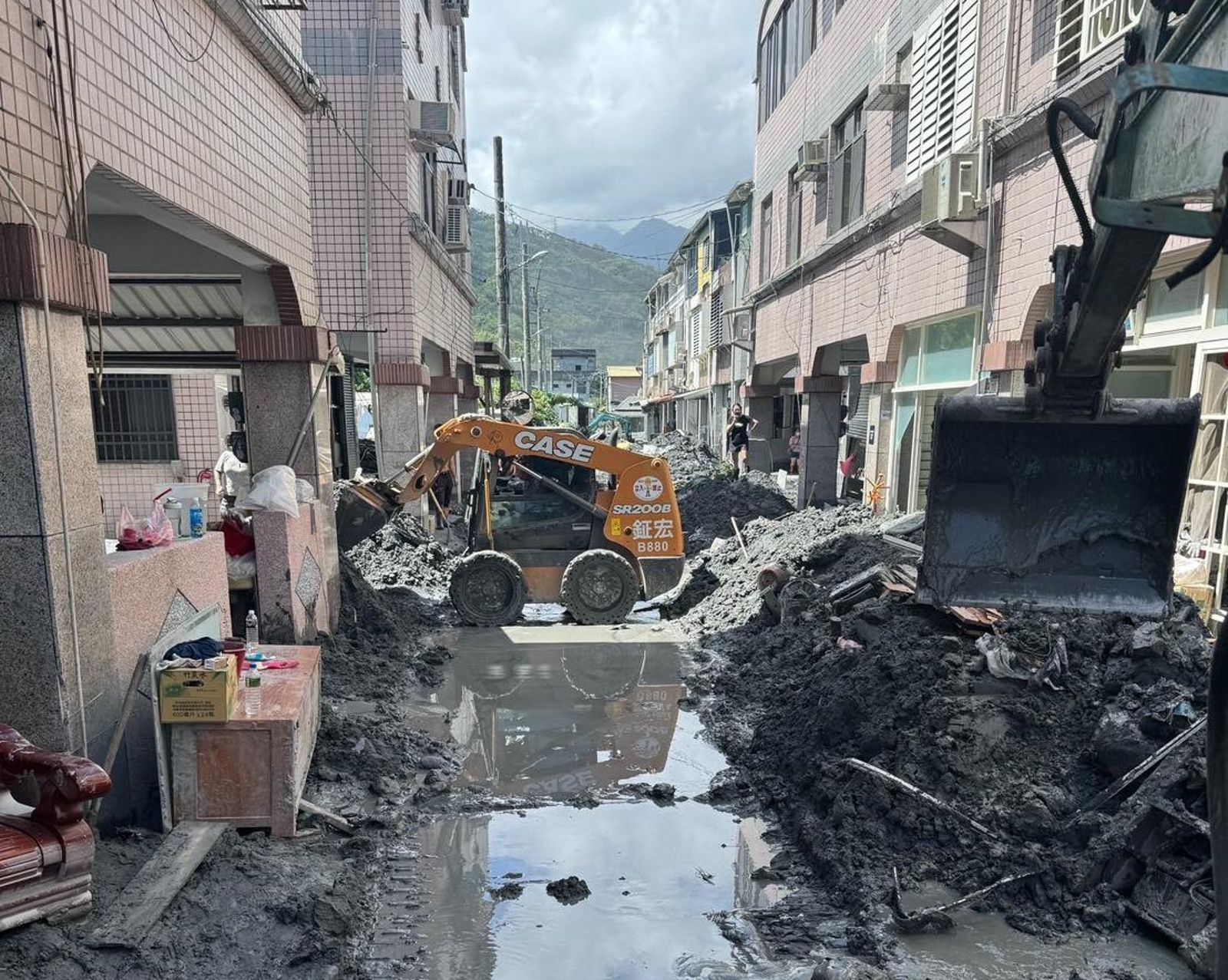 泥流毀家園台新新光金控千萬救援光復　銀行保險方便災民措施一次看