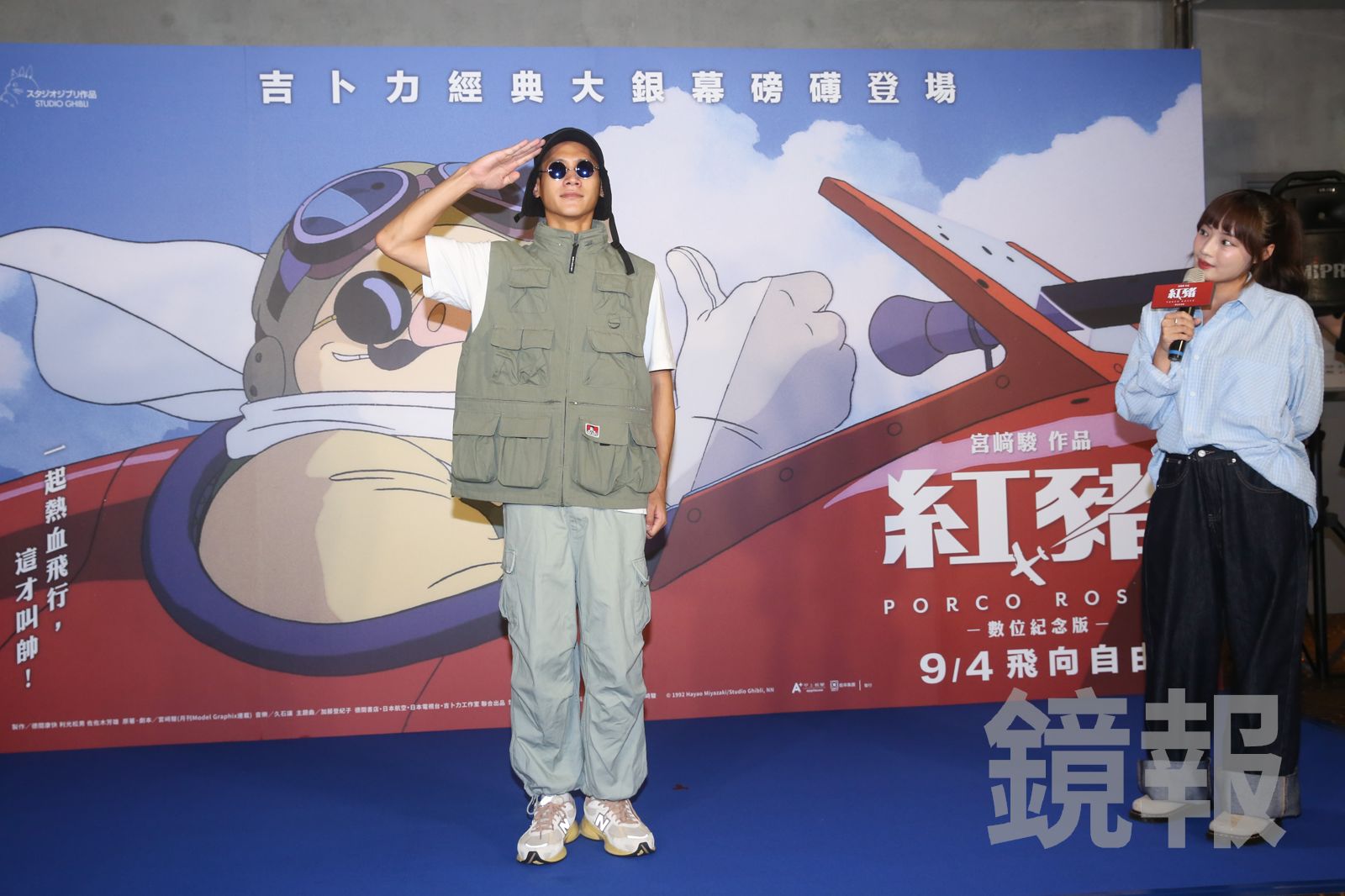 阿夫(左)一聽到雲朵下的指令,立刻完成新兵點名等指令。李鍾泉攝