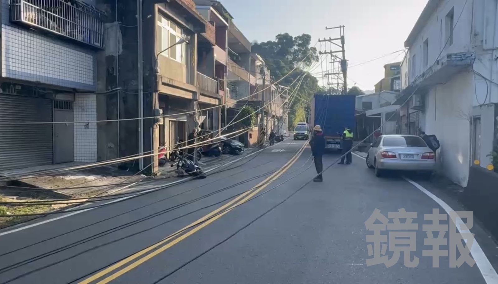 警方與相關單位到場處理,於13時20分已恢復單線通車。翻攝畫面