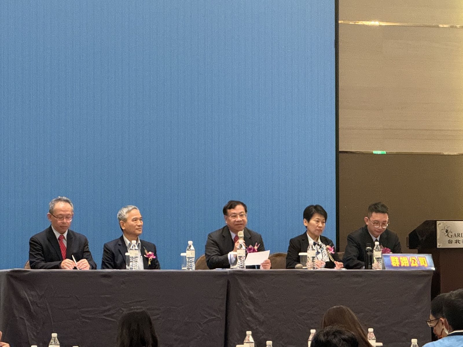 玻璃基板商機率先卡位、FOPLP設備準備出貨　群翊董座陳安順：訂單能見度看到年底