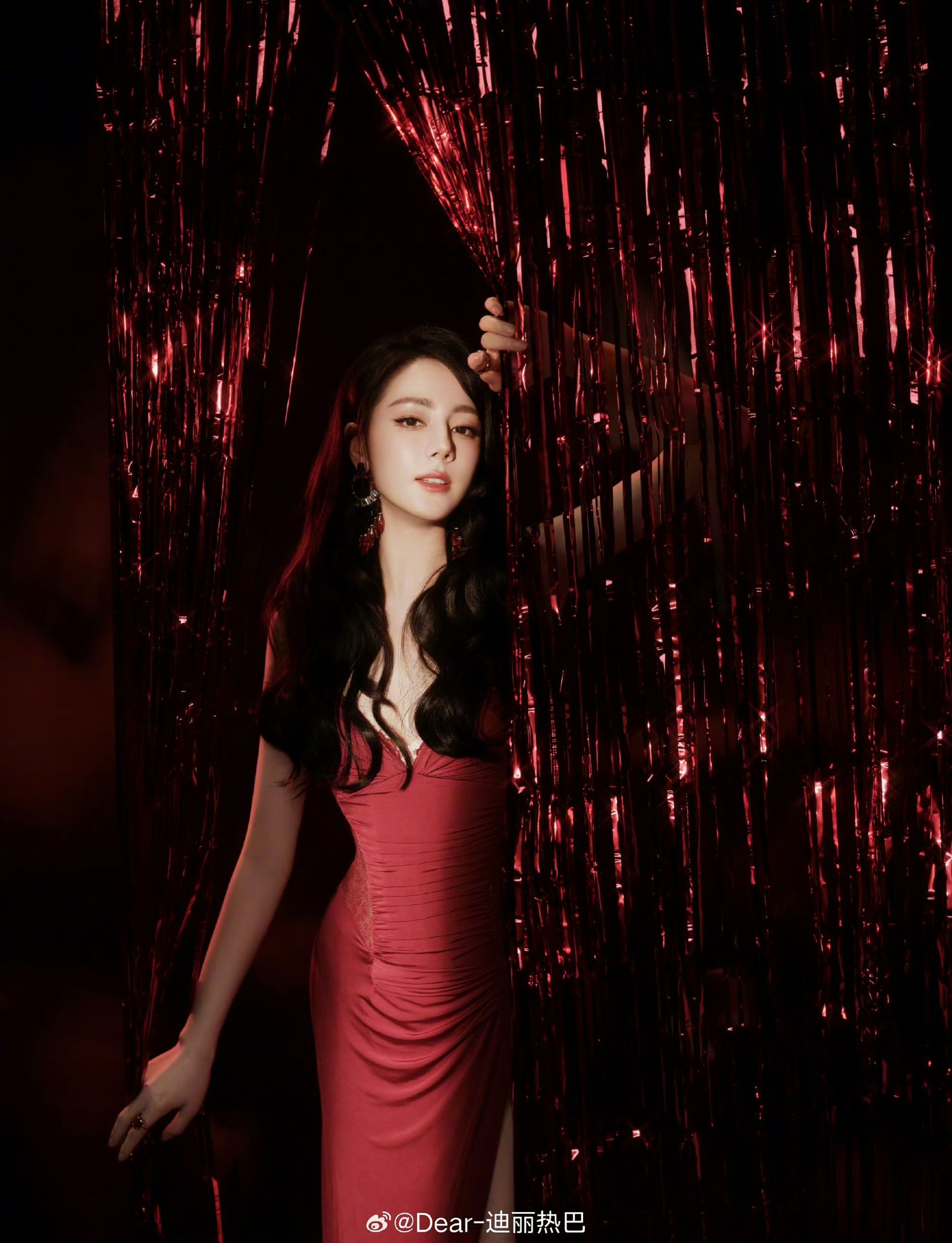 迪麗熱巴遭滯留杜拜。翻攝微博