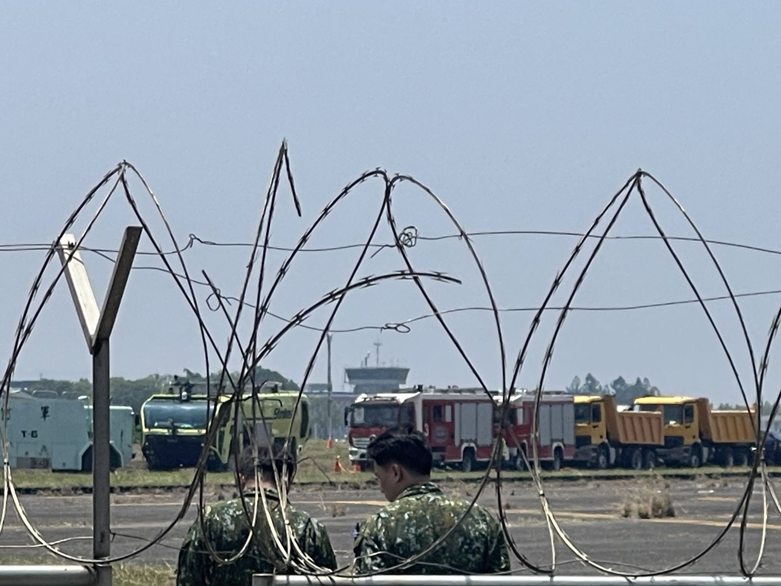 震撼!空軍T-34教練機墜毀 2飛官英雄惜敗「搶救不治」魂斷校區