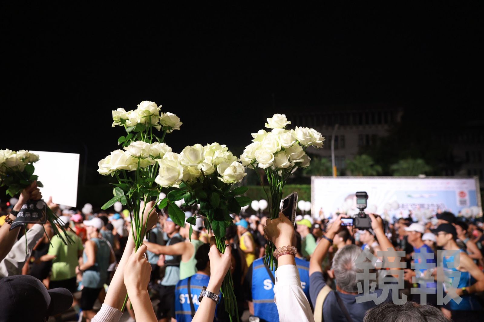 工會原計畫將白玫瑰與陳情書親手交給公司高層。圖/攝影劉耀勻