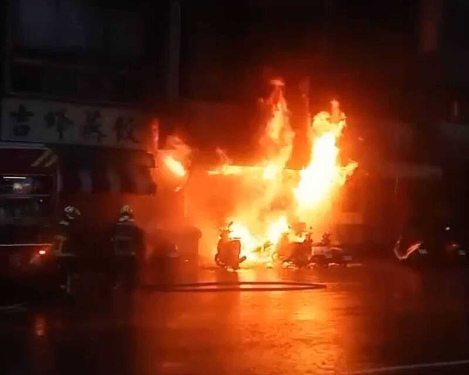 太平珍將牛肉麵店火警2死3命危　鐵窗帆布封死逃生路