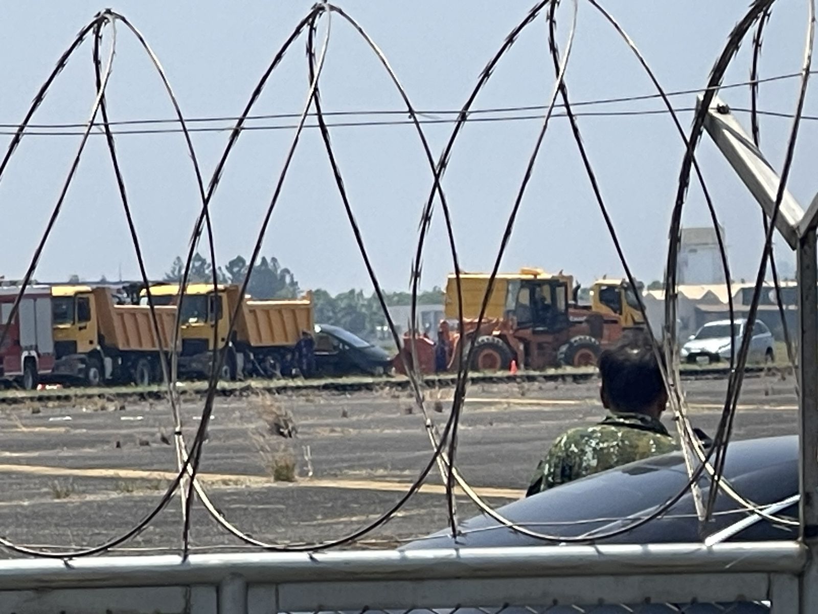 現場畫面曝!岡山基地T-34教練機墜毀2飛官殉職 機身殘骸不斷冒煙