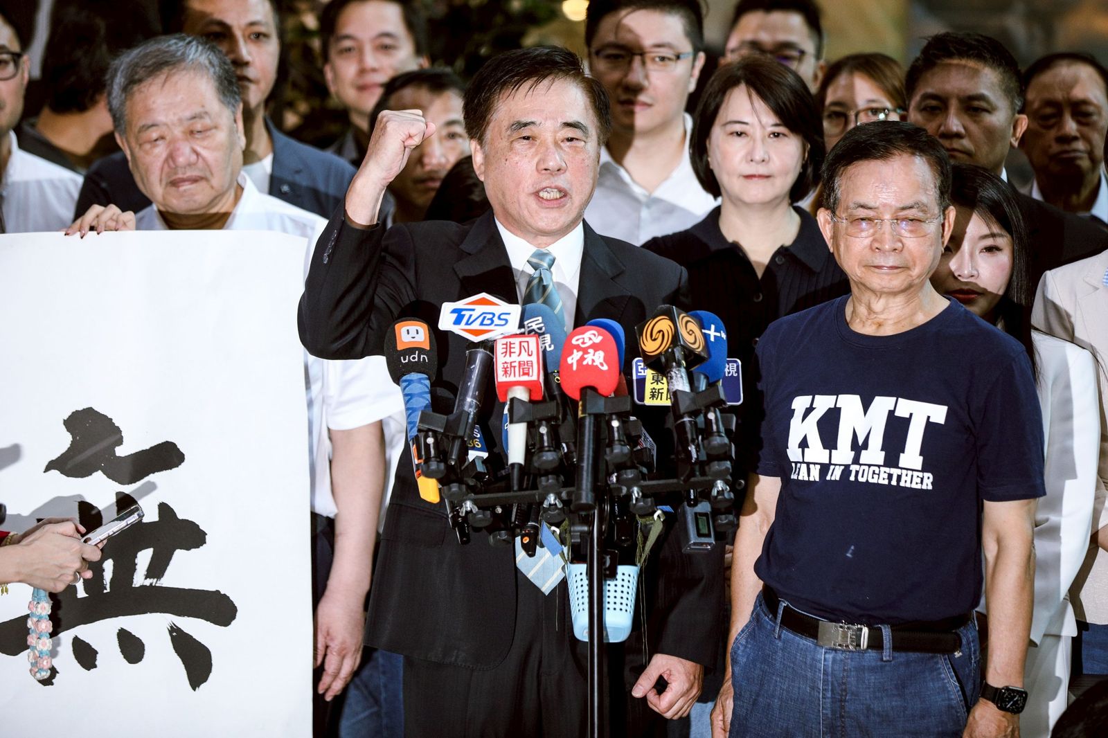 國民黨立委、地方議長大陣仗力挺　郝龍斌登記參選黨魁高喊：我一定會贏