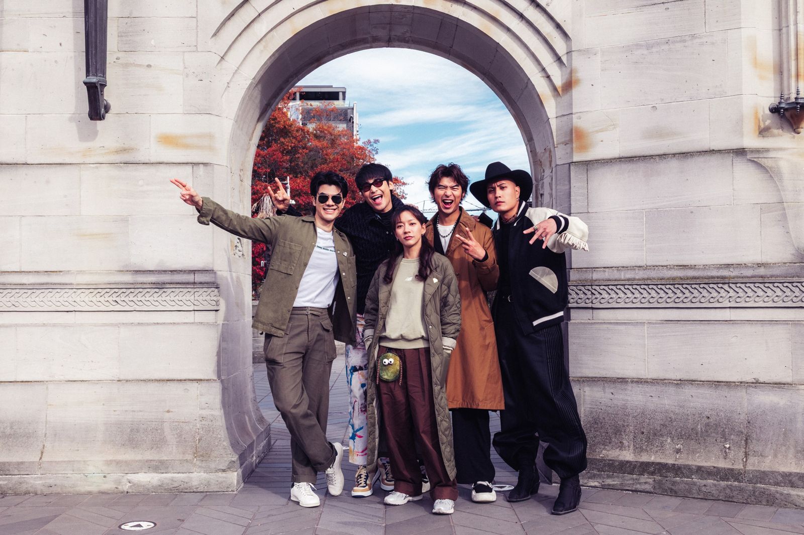 Mile(左起)、Apo、陳妤、陳柏霖和黃宣來到基督城市區。出去一下提供