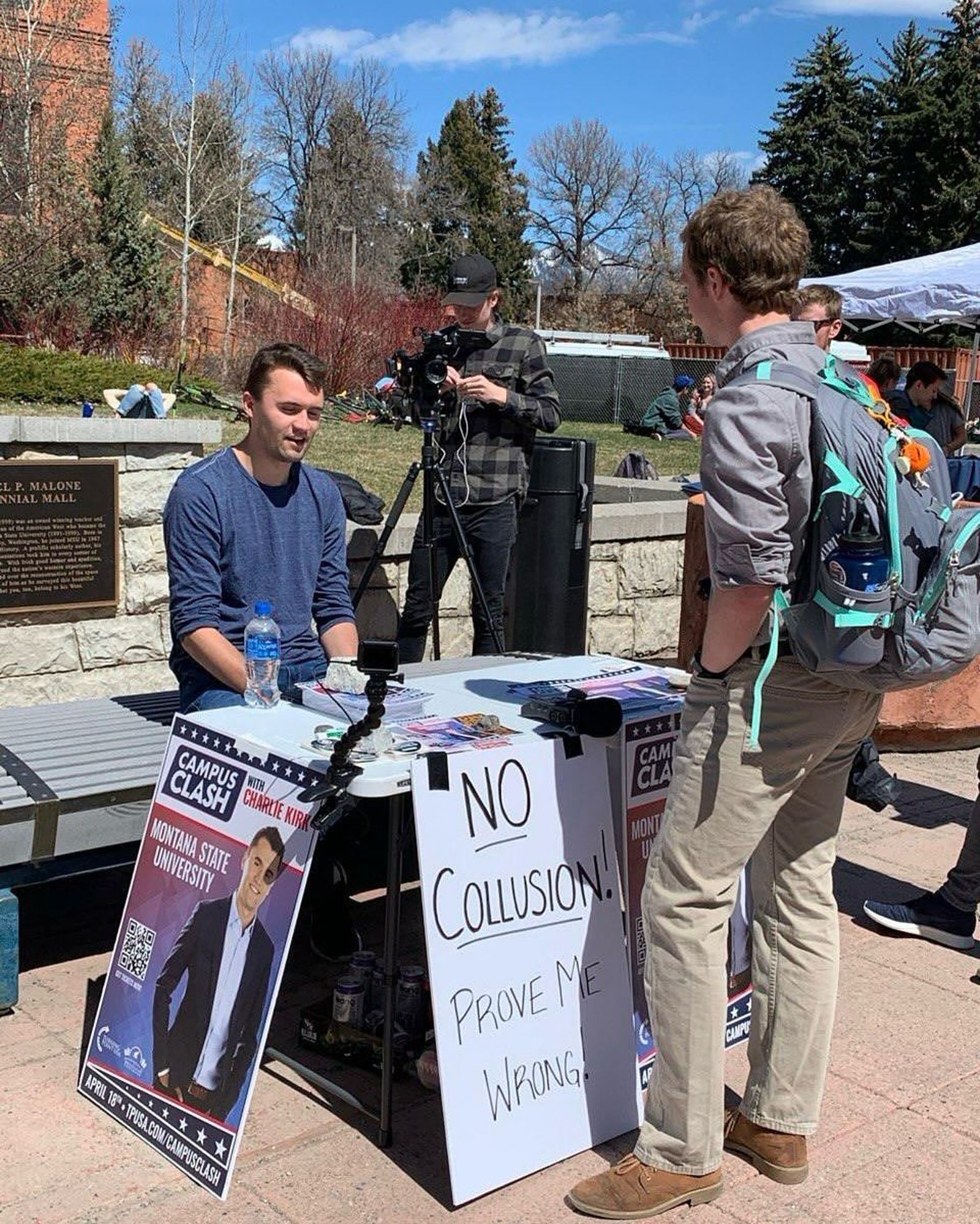 柯克在迴演講活動中還設立「證明我錯」攤位,鼓勵意識形態不同的學生與他面對面辯論。圖/翻攝自FB/Charlie Kirk