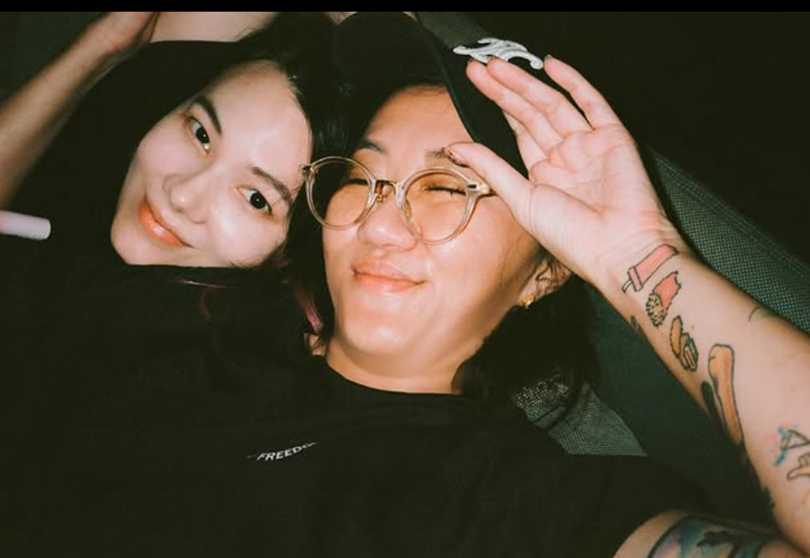 紀培慧（左）日前在社群分享一則和女性友人的貼文遭誤會。翻攝自daleydailyd IG