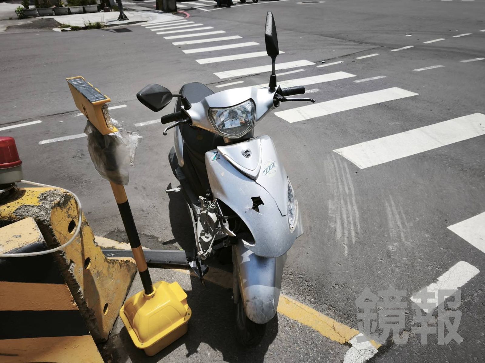 洪男疑似違規闖紅燈,送醫後不治死亡。警方提供