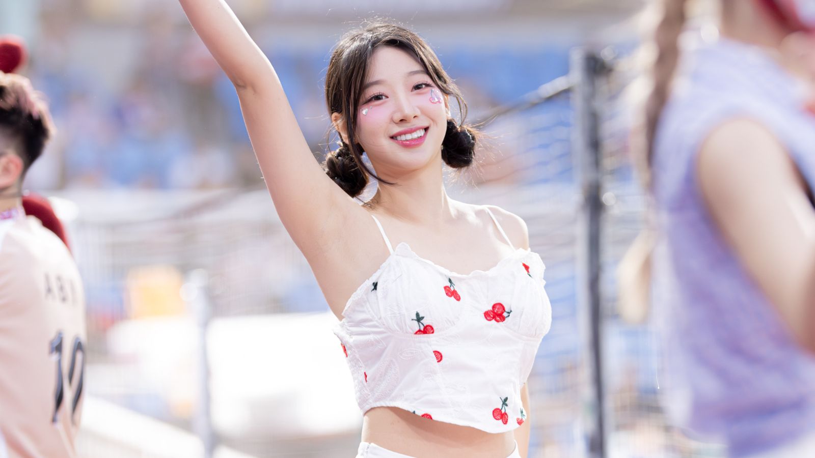 「樂天三本柱」禹洙漢低胸應援服出事了！細肩帶斷掉　她當場嚇壞