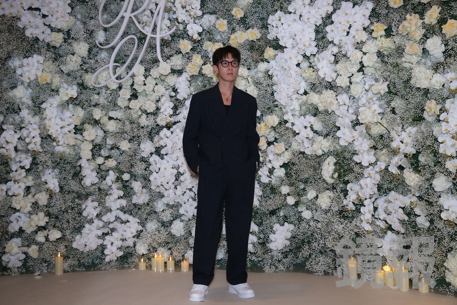 柯震東身穿黑色西裝出席婚禮。董孟航攝