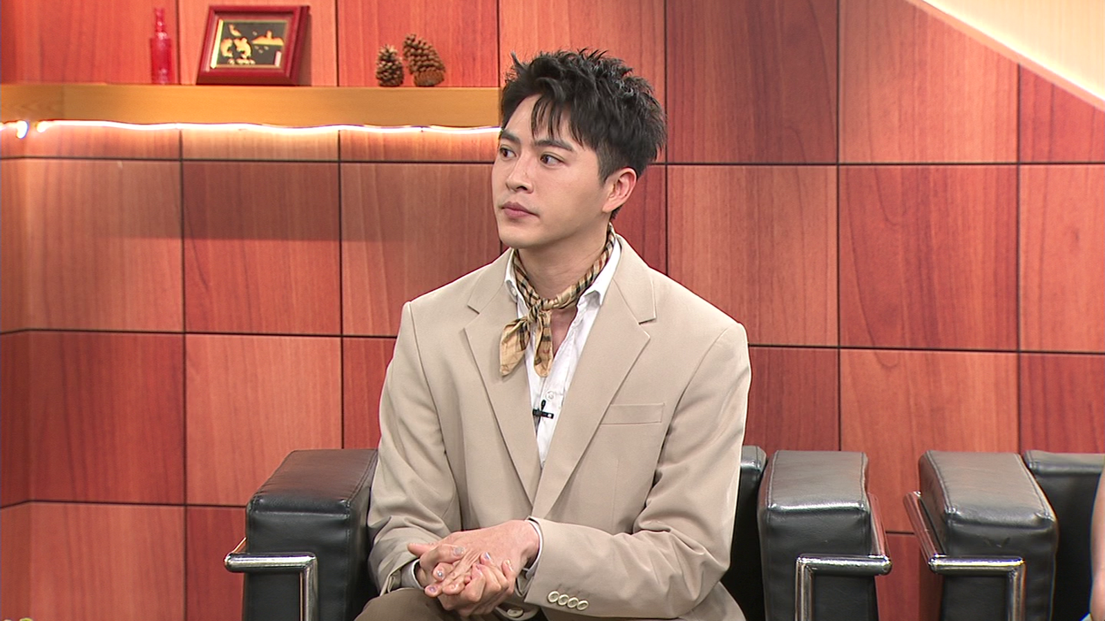 「懷胎15個月」天命降臨！最帥乩童黃新皓曝驚悚靈異經歷　5歲通靈、驚見3顆頭晃動