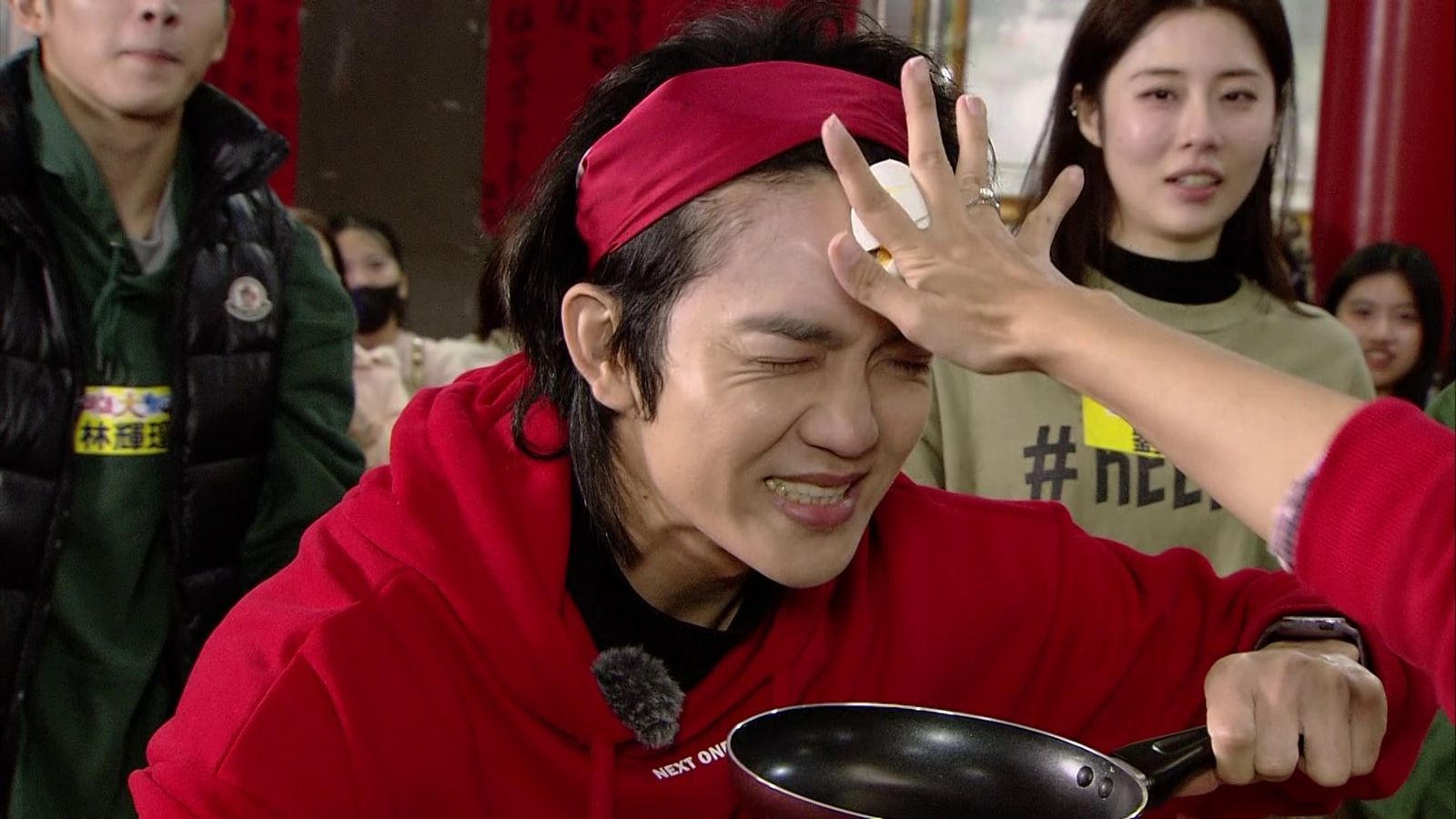 林輝瑝遭砸。民視提供