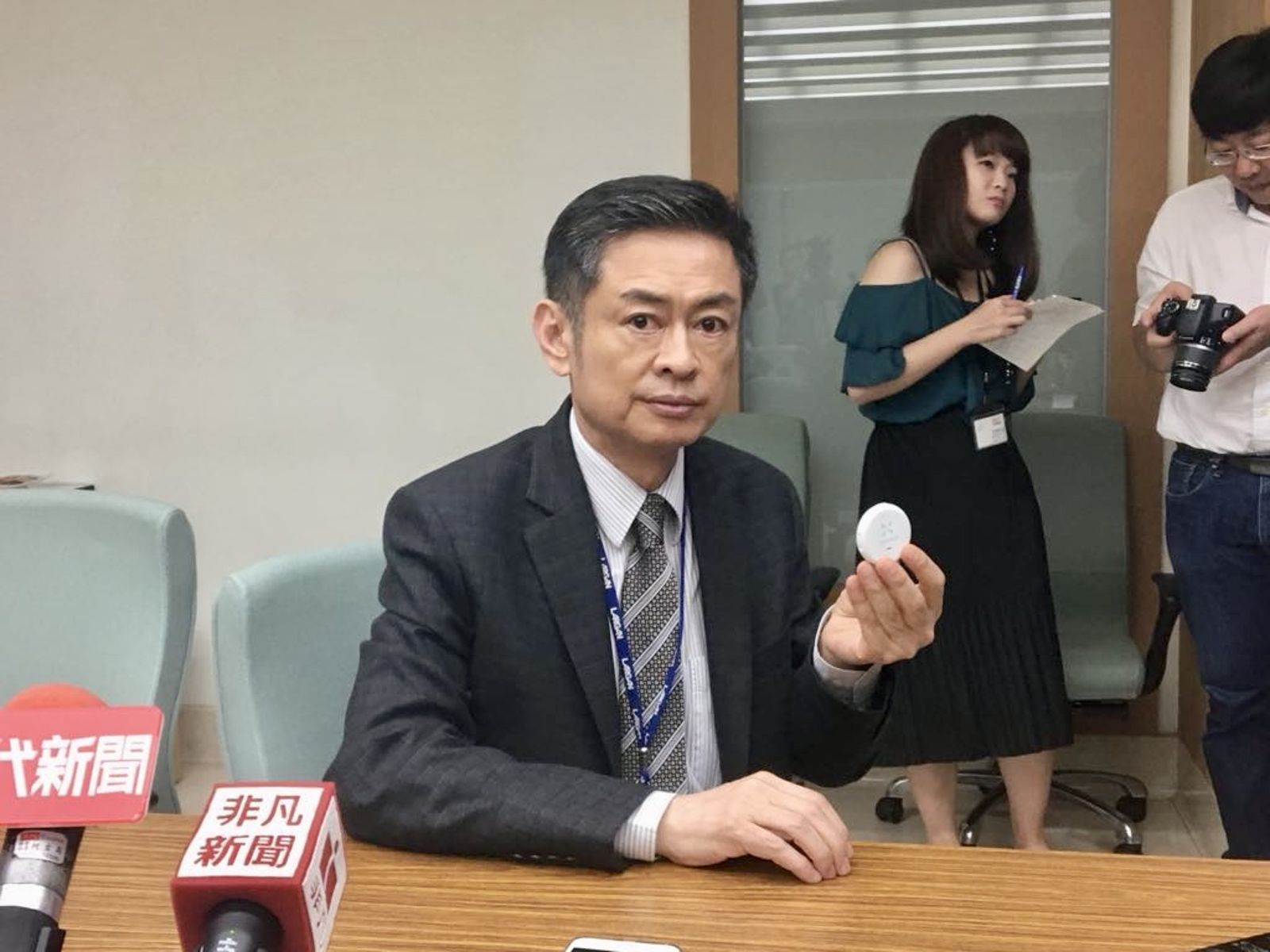 iPhone拉貨旺季結束　大立光11月營收降至53億元　12月營收續躺平