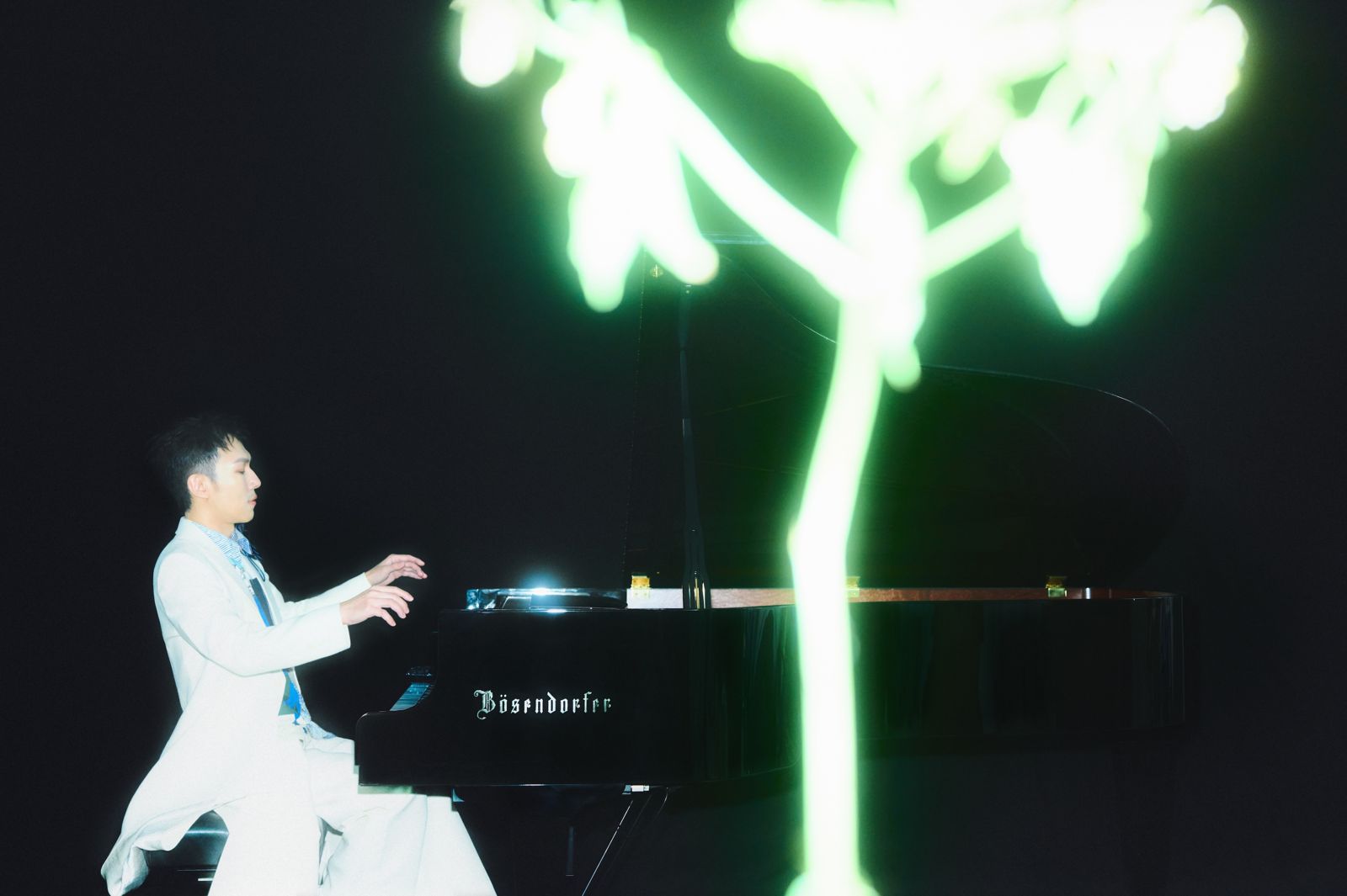 蘇打綠阿龔「砸800萬租鋼琴拍照」　大手筆舉動被虧：一棟會發聲的房子