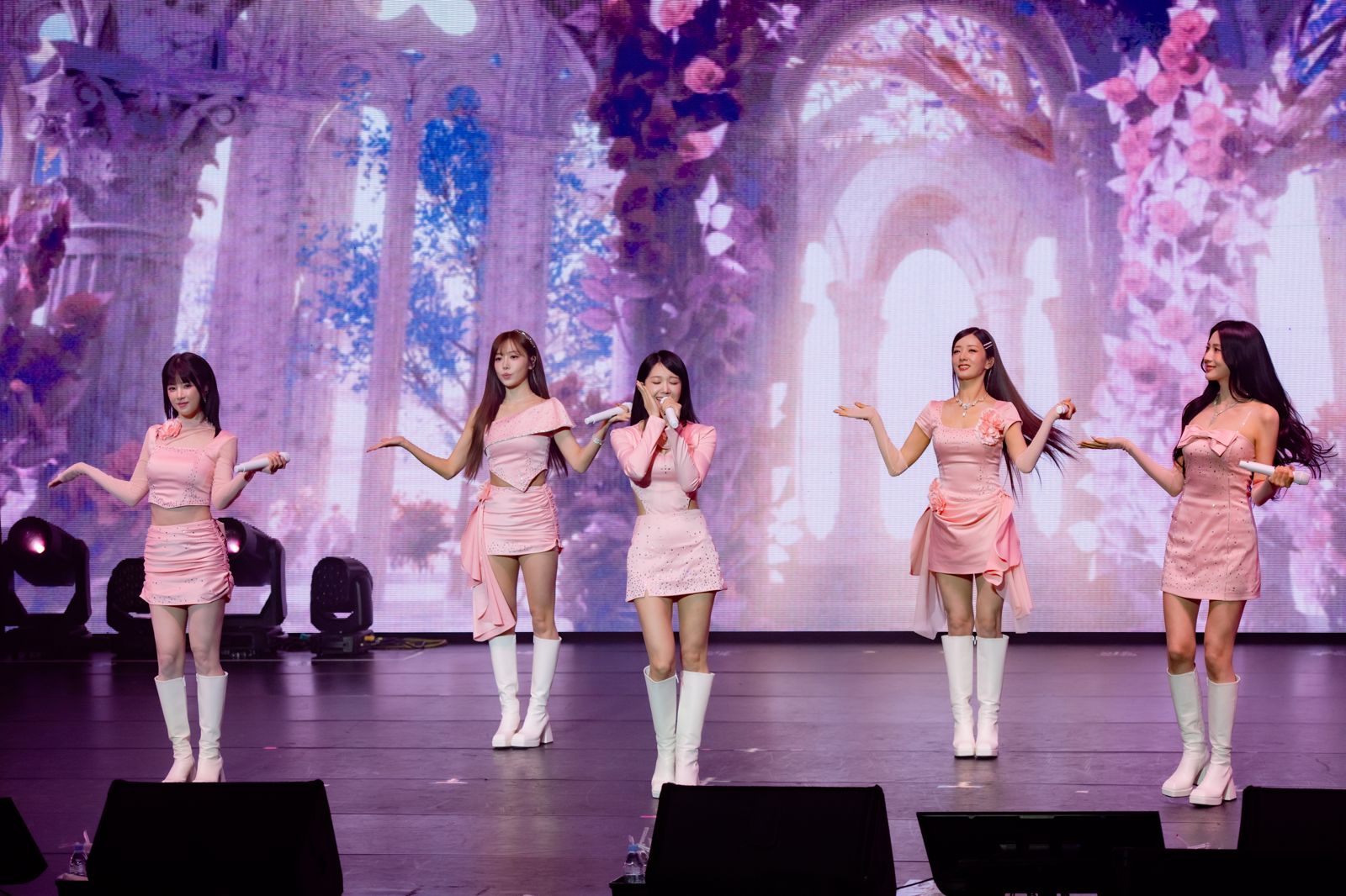 Apink台北開唱恩地放話「下次進軍大巨蛋」　夏榮中文太好遭姐姐質疑：翻成韓文來聽