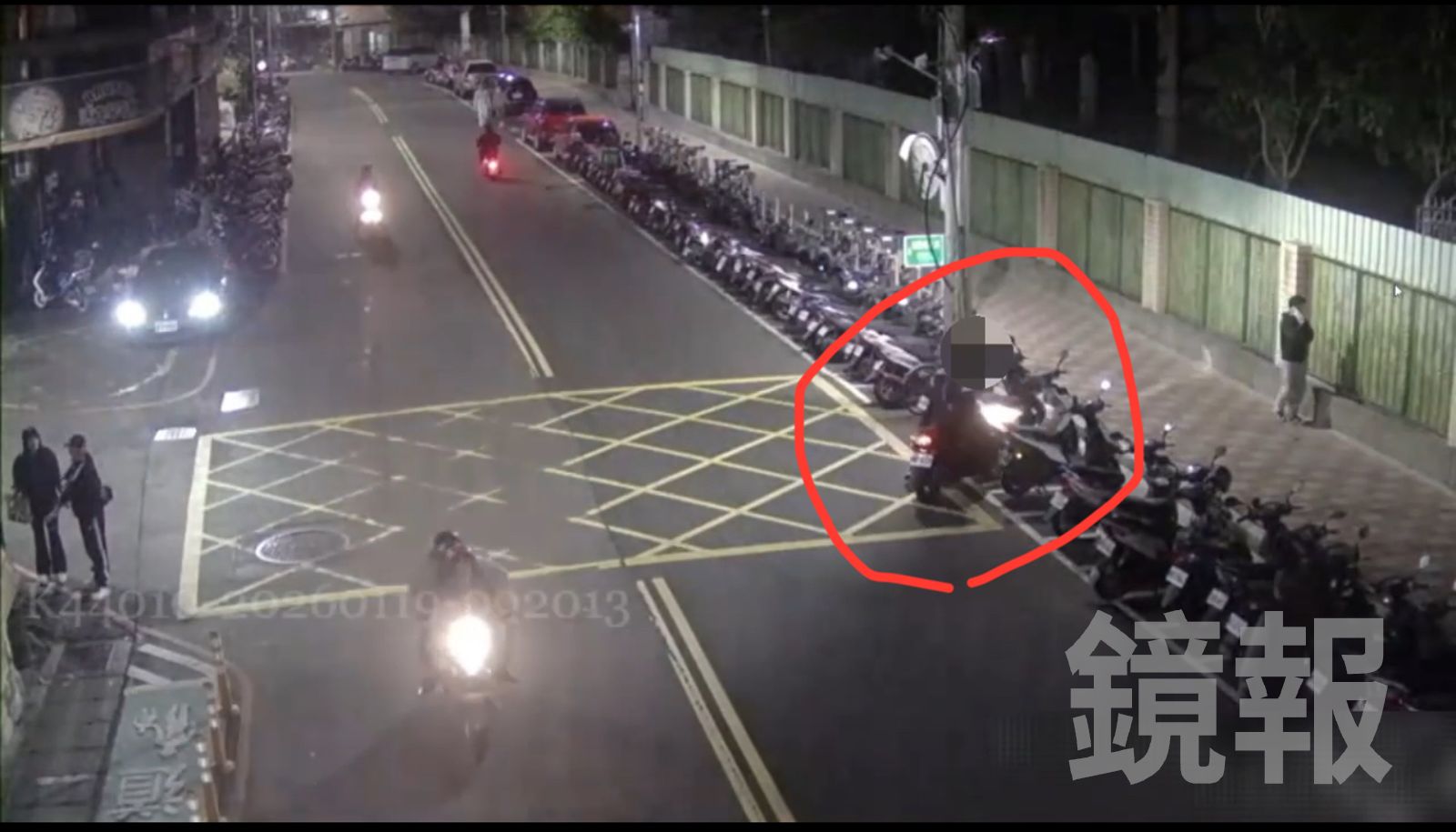 監視器拍下廖嫌將車輛棄置停車格。翻攝畫面