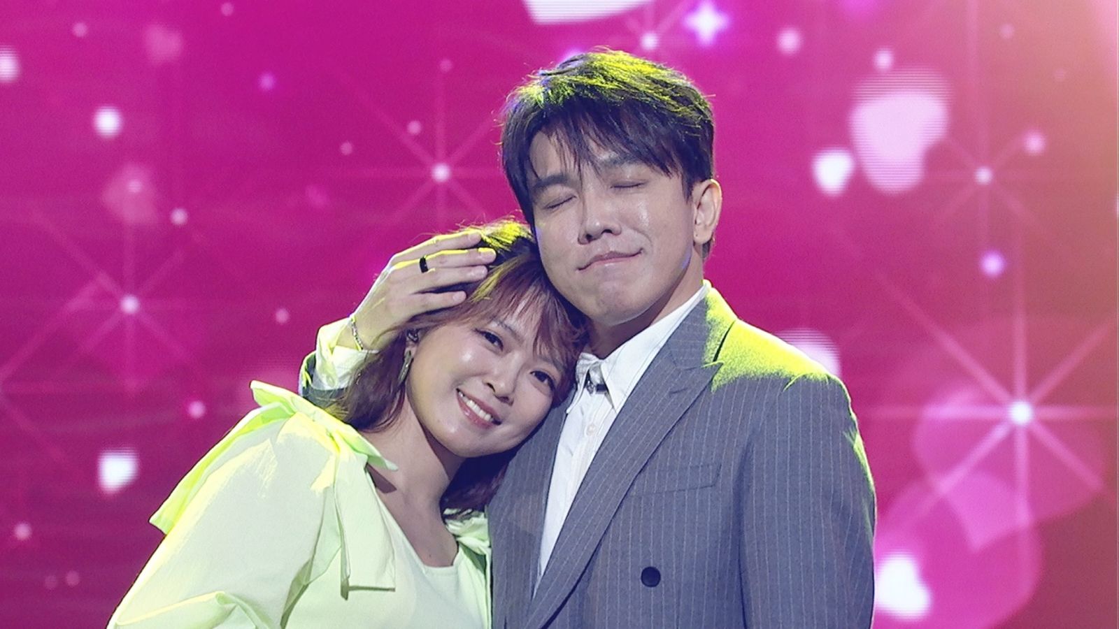 翁鈺鈞(左)、許志豪CP合體表演。中視提供