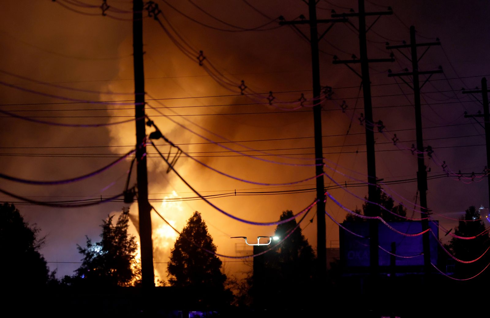 目前當局已緊急封鎖周邊8公里區域進行搶救。圖/取自IC