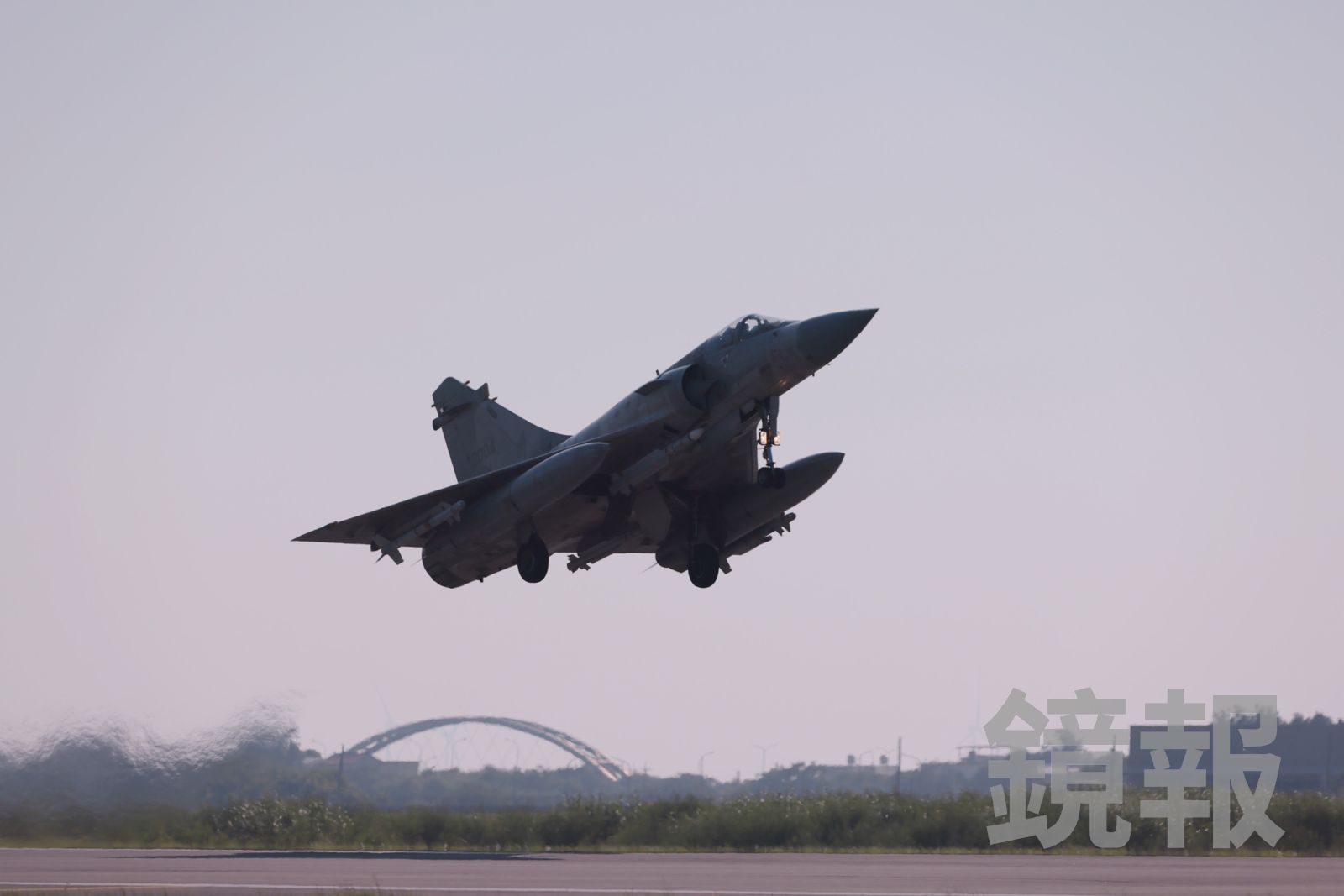 漢光演習/模擬跑道遭炸!空軍演練緊急搶修 幻象2000起飛捍衛領空