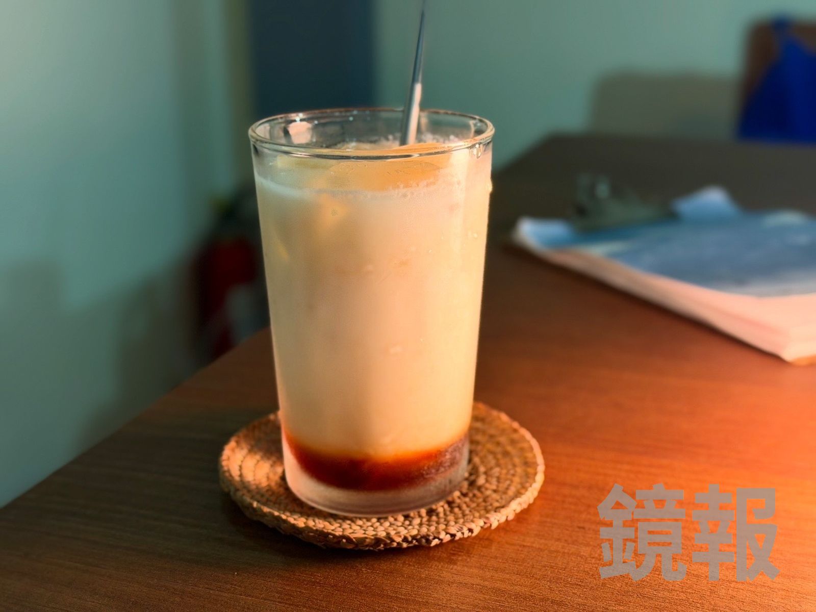 「老酒奶茶」喝得到伯爵糖漿的花香與蜜甜，酒味輕盈，喝起來很順口。（170元／杯）