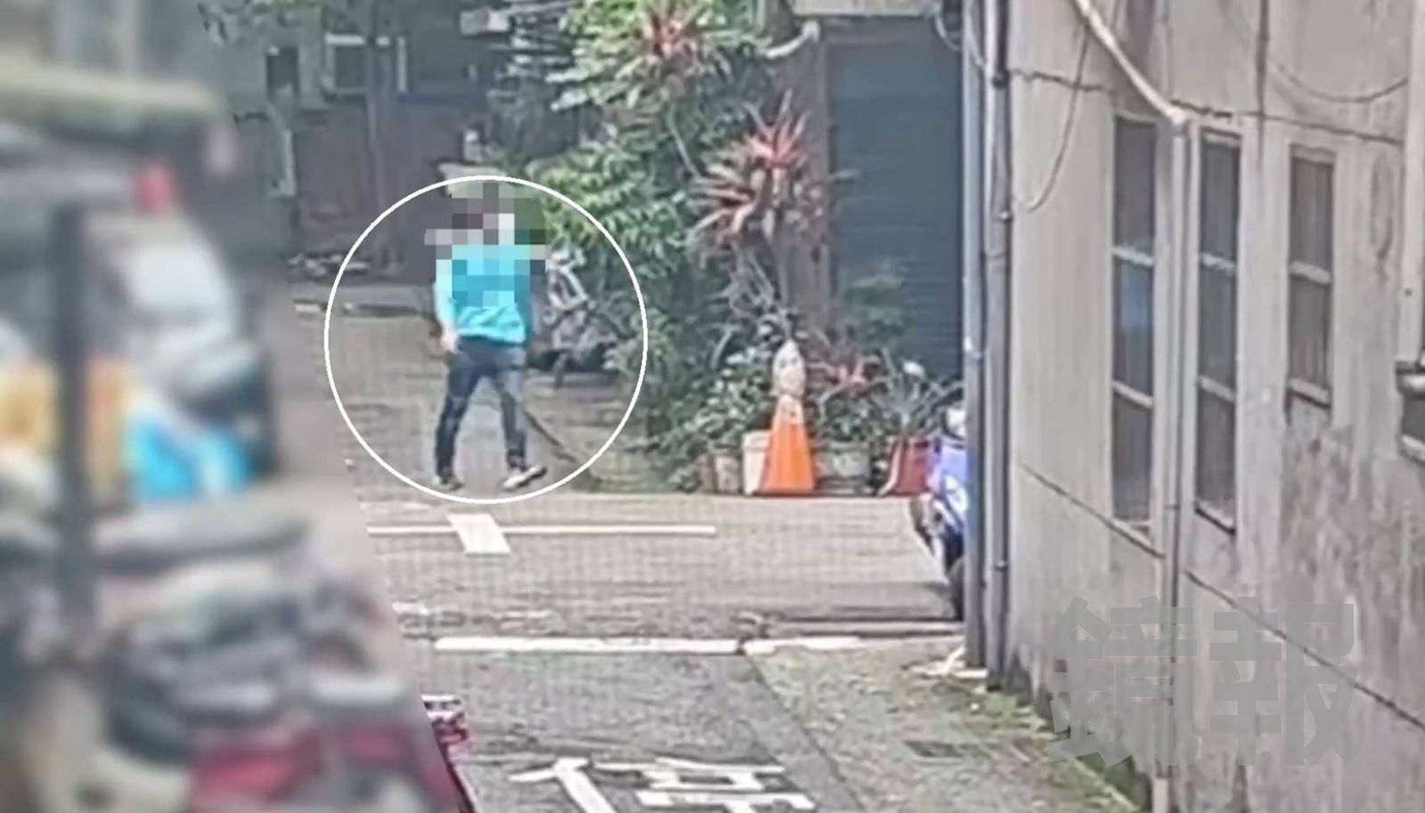 嫌犯得手14多萬現金離開。翻攝畫面