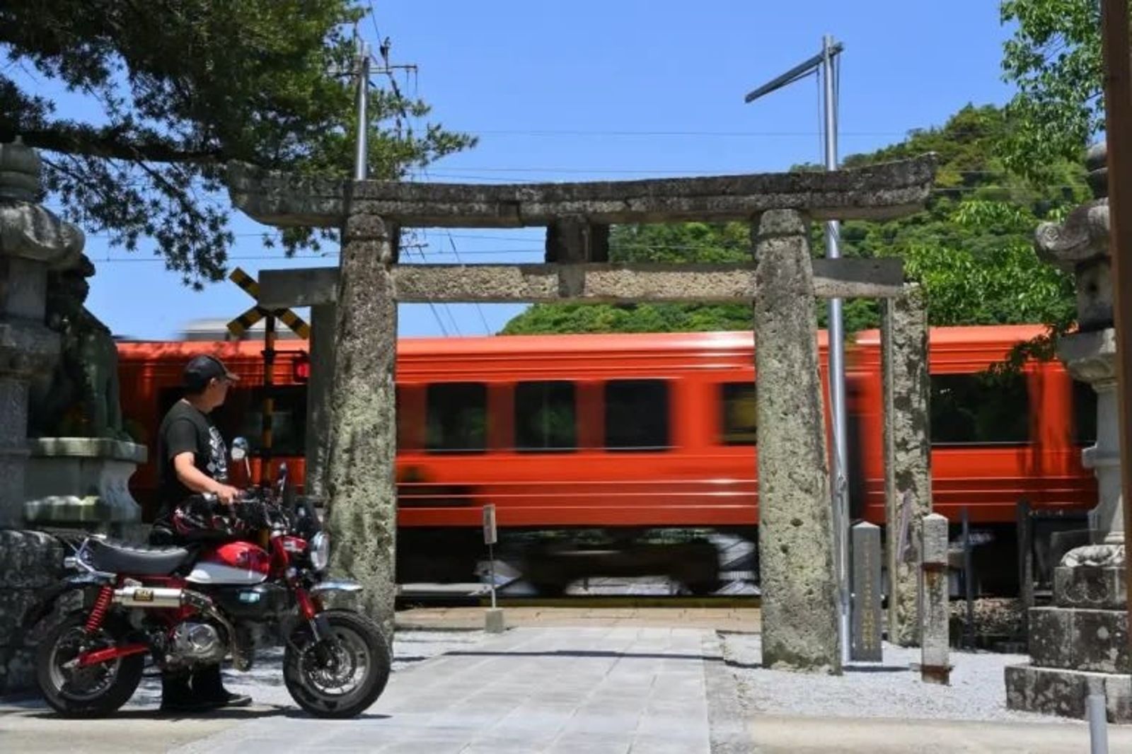 台女遊日為拍照誤闖平交道　慘遭列車撞死