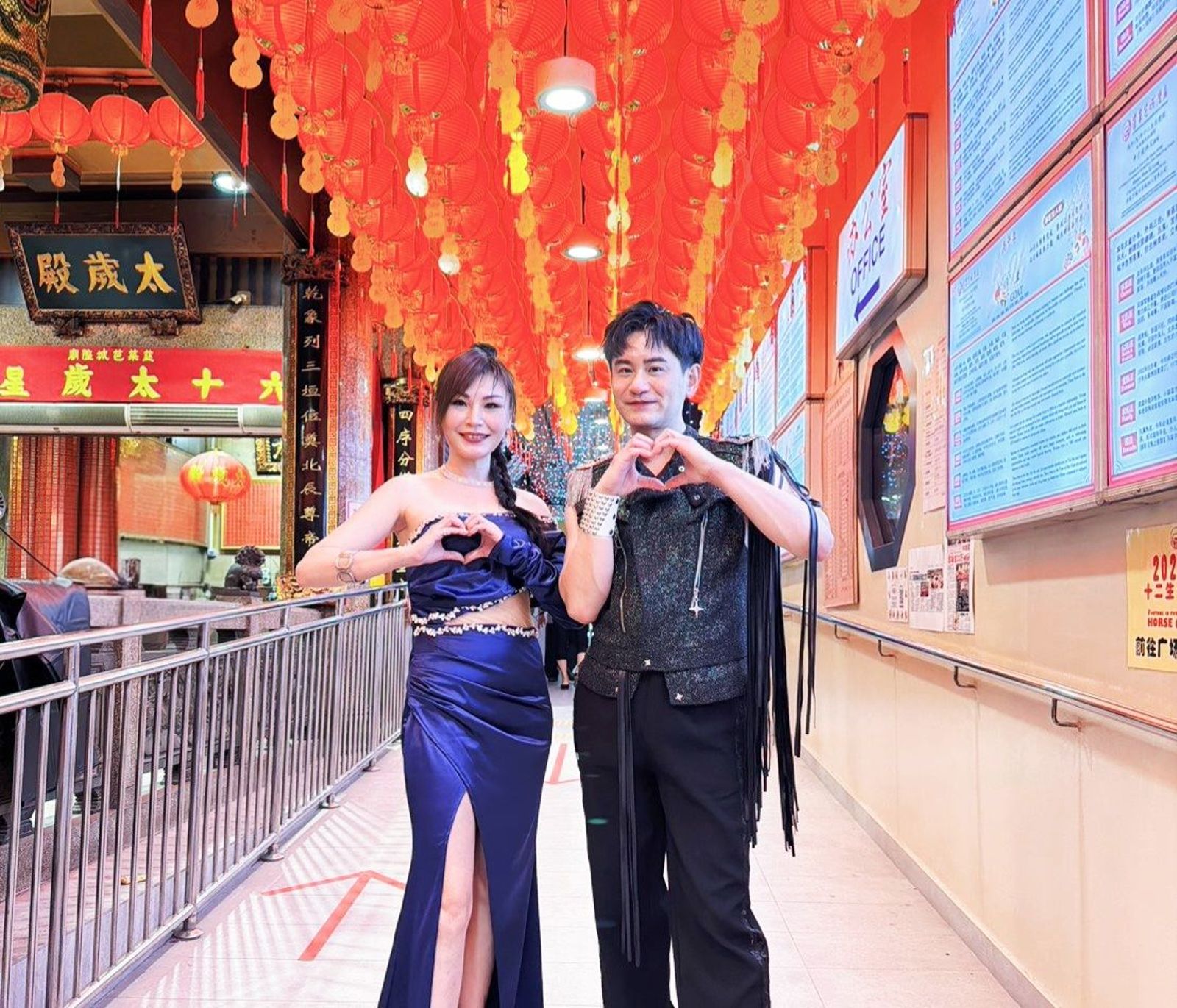 獅城演出變「發財現場」！林琇琪開衩辣翻全場　吳俊宏上百紅包拿到手軟