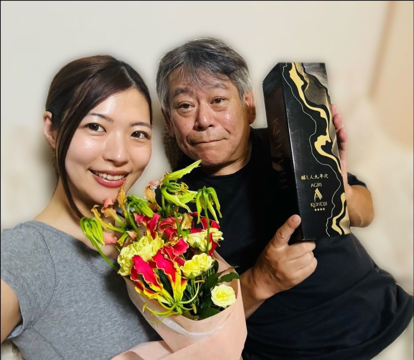 29歲的杜菜摘(左)分享與新婚老公岡山一的合照。圖/翻攝自X@naaatsu62